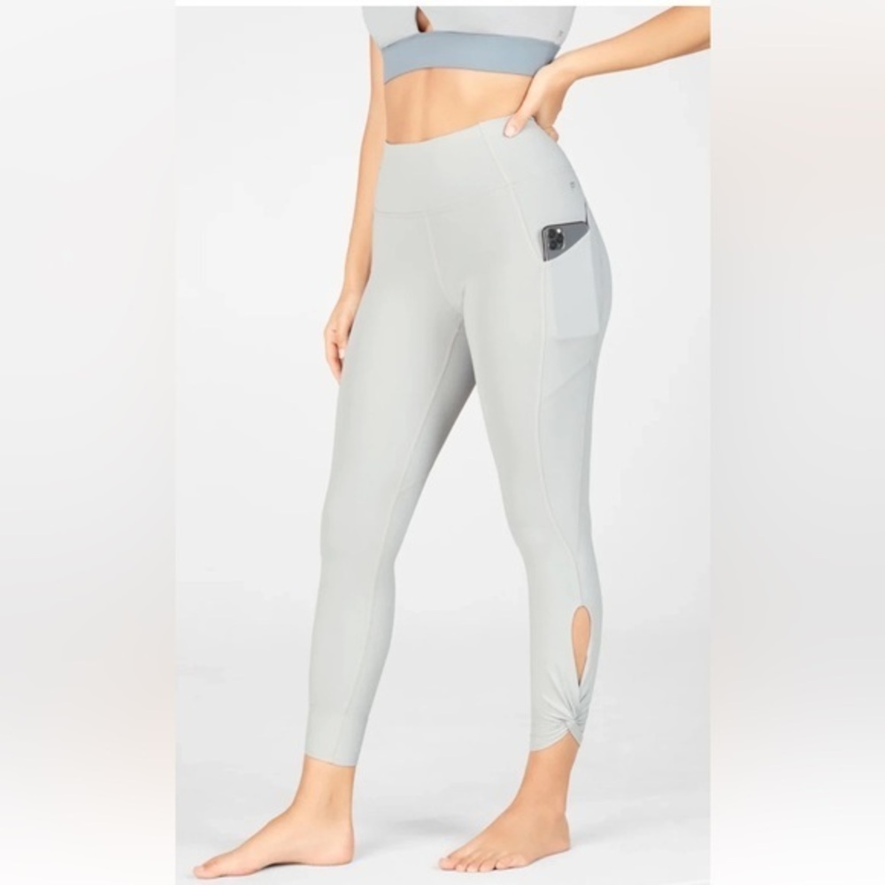 Fabletics || NWT Oasis High-Waisted Twist (S) Arctic Grey